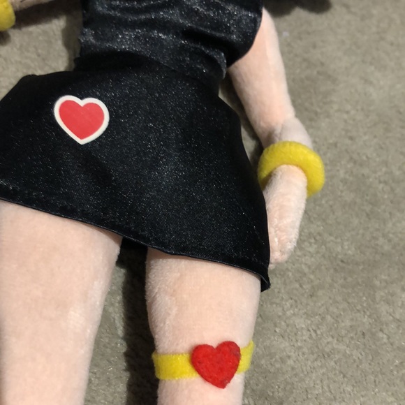 Betty Boop doll— America’s sweetheart Wearing a black mini cocktail dress - Picture 6 of 7